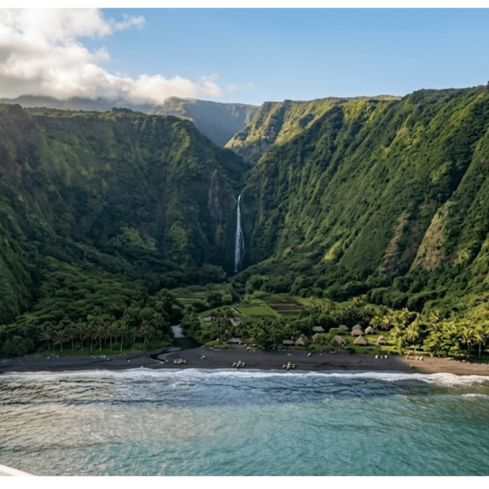 all about Waipio Valley lookout